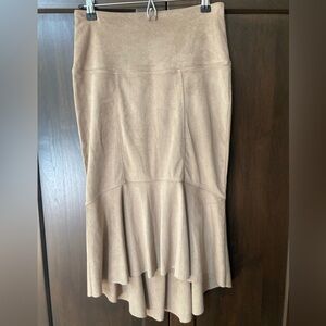 Christian Siriano tan faux suede high Lo skirt sz S